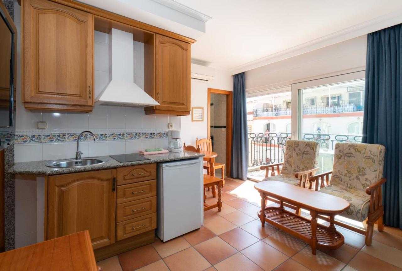 Apartamentos Leonor Carihuela Torremolinos Exterior photo