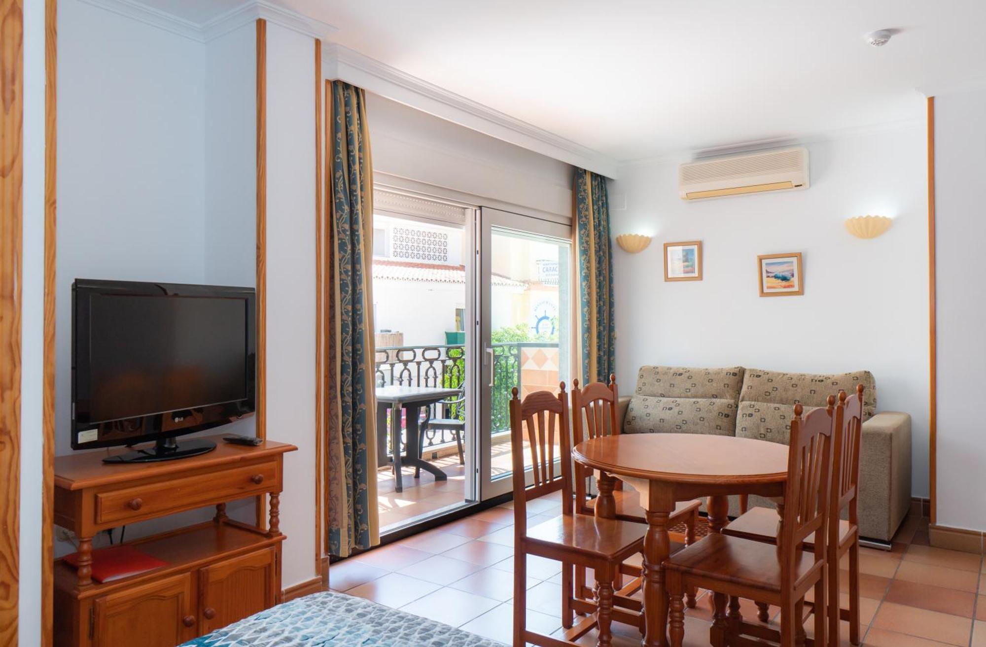 Apartamentos Leonor Carihuela Torremolinos Exterior photo