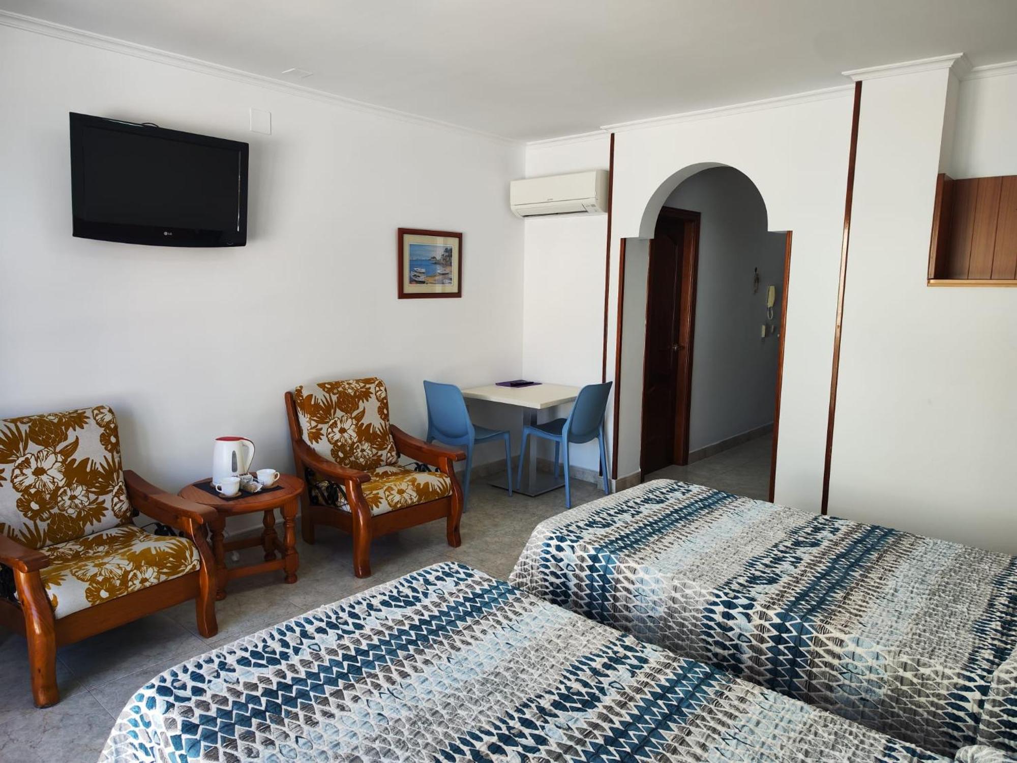 Apartamentos Leonor Carihuela Torremolinos Exterior photo