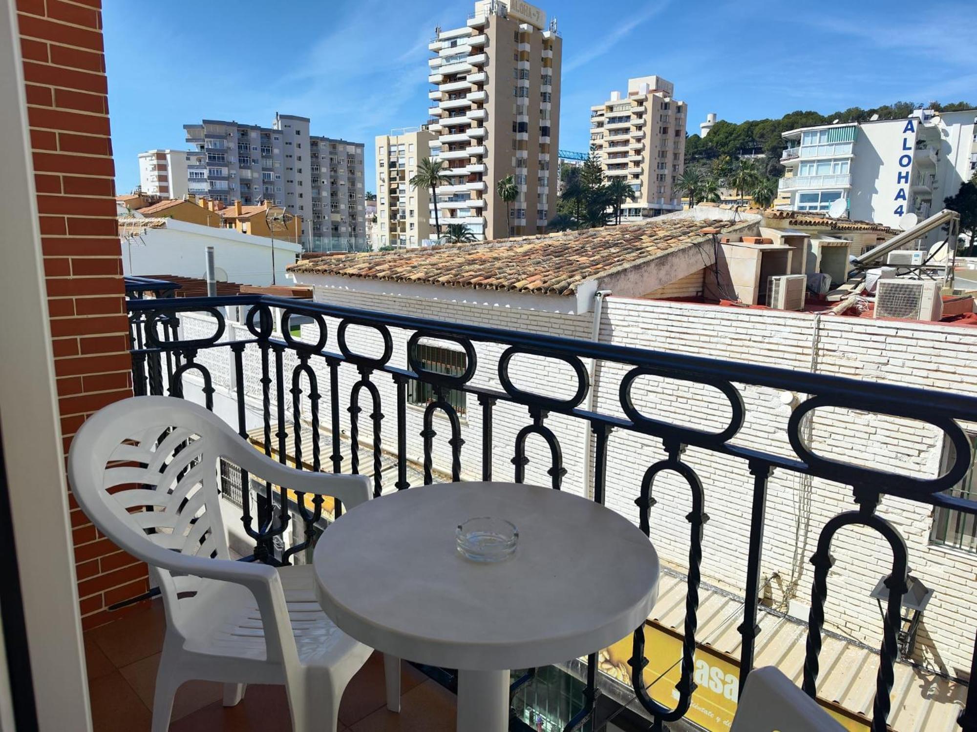 Apartamentos Leonor Carihuela Torremolinos Exterior photo