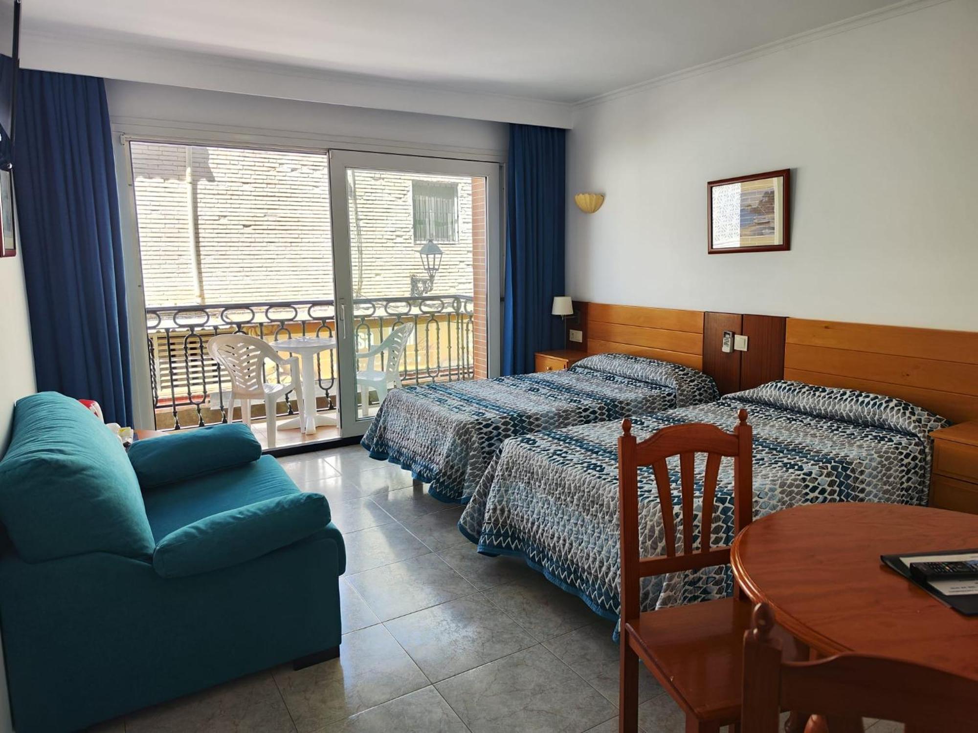 Apartamentos Leonor Carihuela Torremolinos Exterior photo