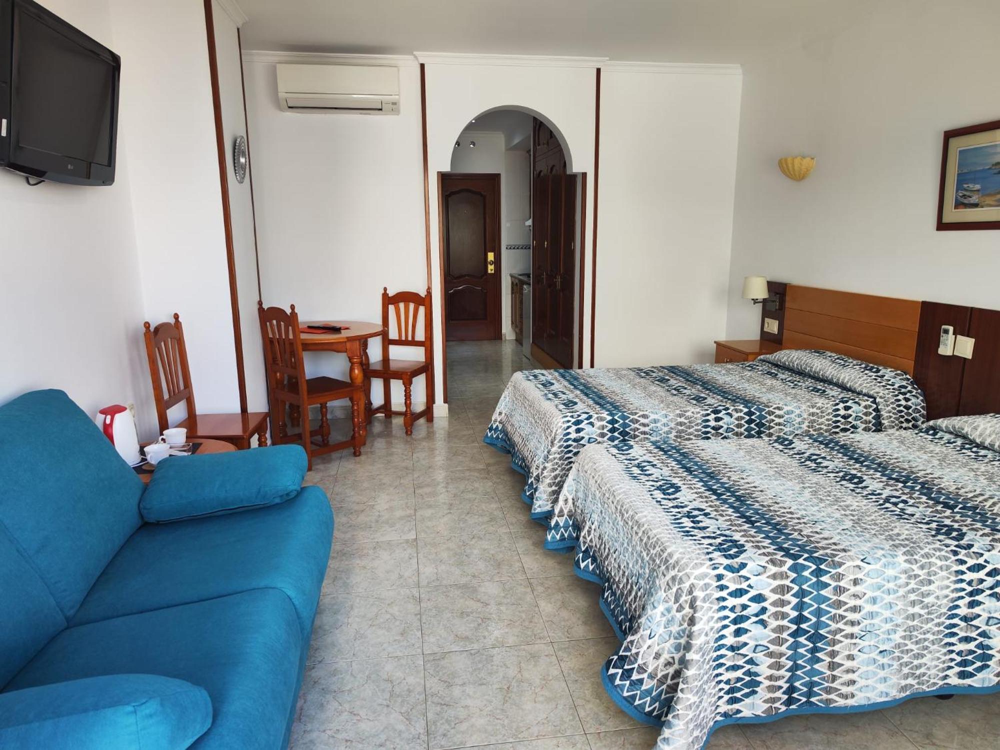 Apartamentos Leonor Carihuela Torremolinos Exterior photo
