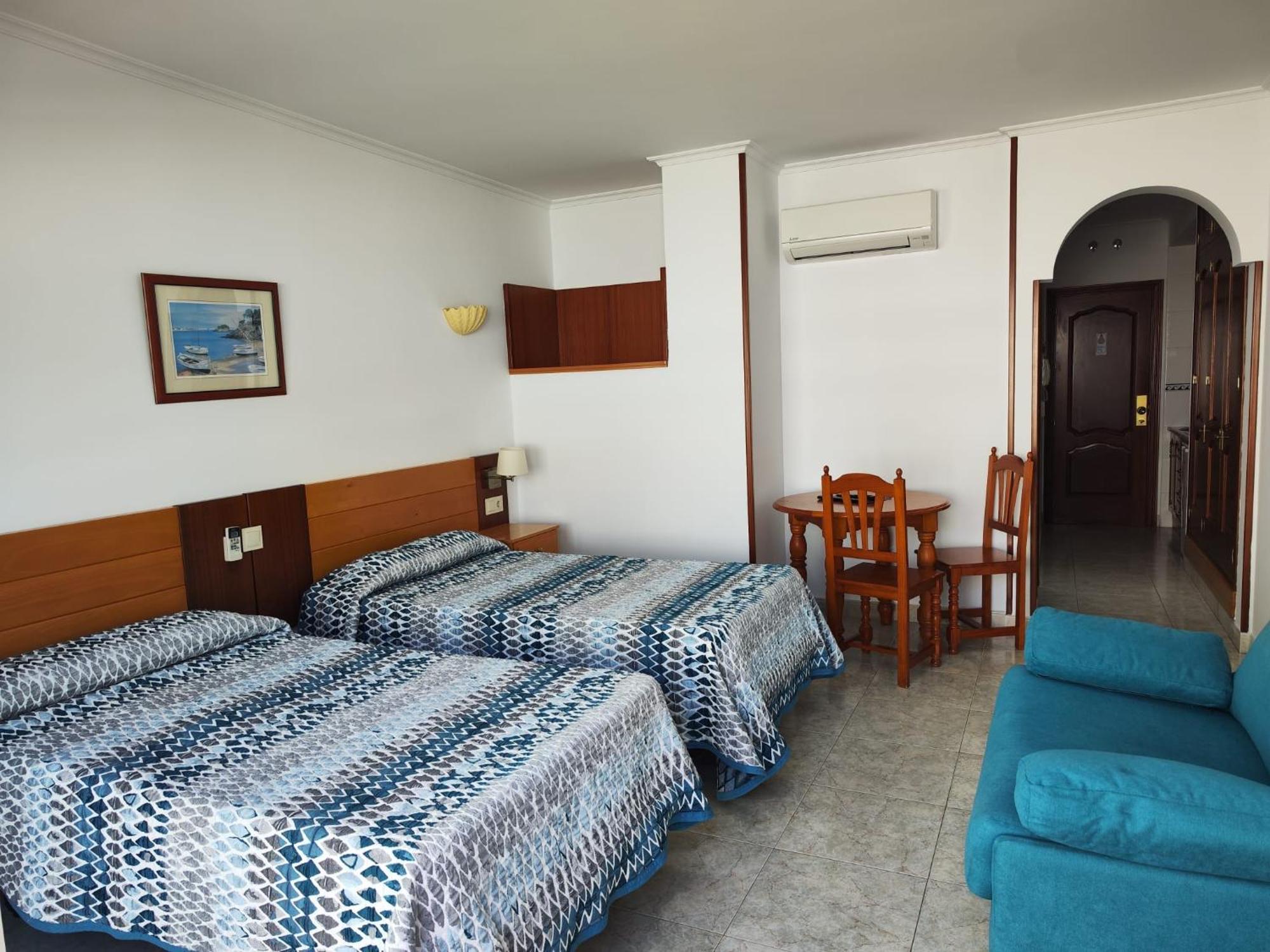 Apartamentos Leonor Carihuela Torremolinos Exterior photo