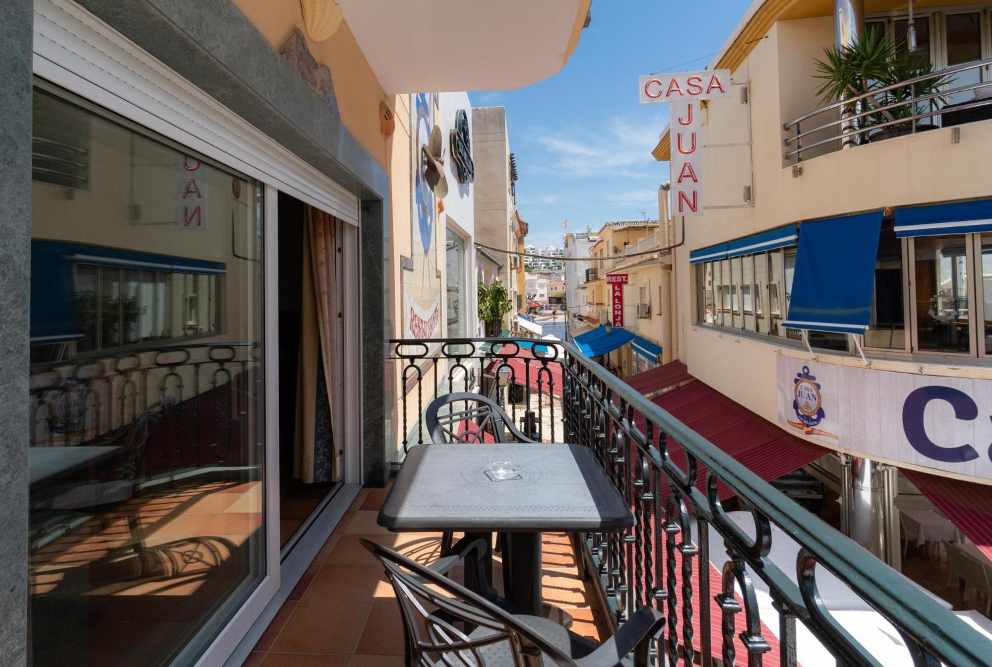 Apartamentos Leonor Carihuela Torremolinos Room photo